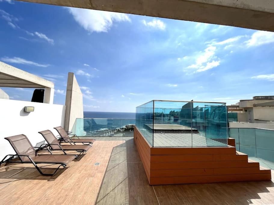 Luxury Penthouse With A Private Jacuzzi! Apartment Punta Prima  Exterior photo